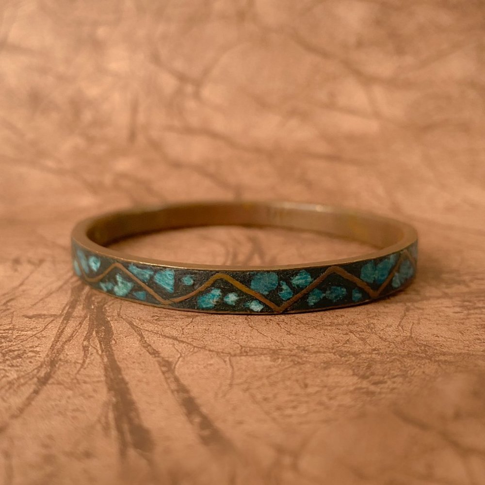 Vintage India Made Brass Blue Faux Turquoise Chip Stone Inlay Bangle Bracelet - Picture 3 of 8